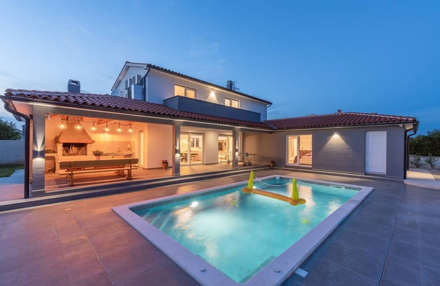 Villa Casa Mara with heated pool