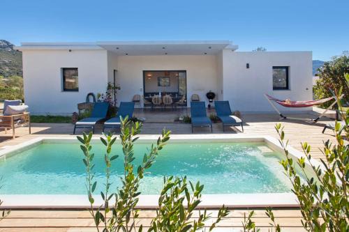 Villa Casavostra piscine bbq pétanque à 5km de la plage de sable de Calvi