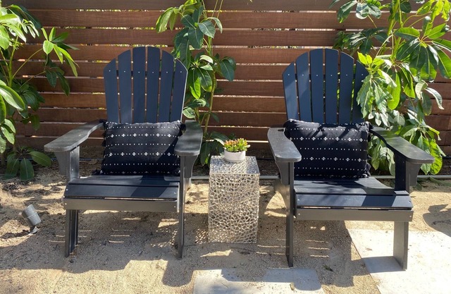 Villa Castillo 2 - studio, walking distance to State St, Dog Friendly, lots of outdoor space!