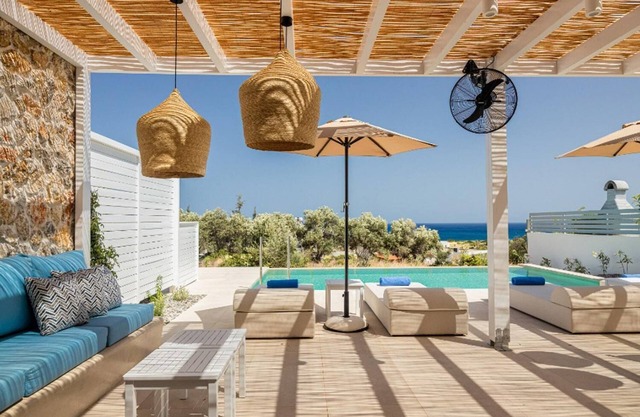 Villa Castor - Two Bedroom Villa, Sleeps 6