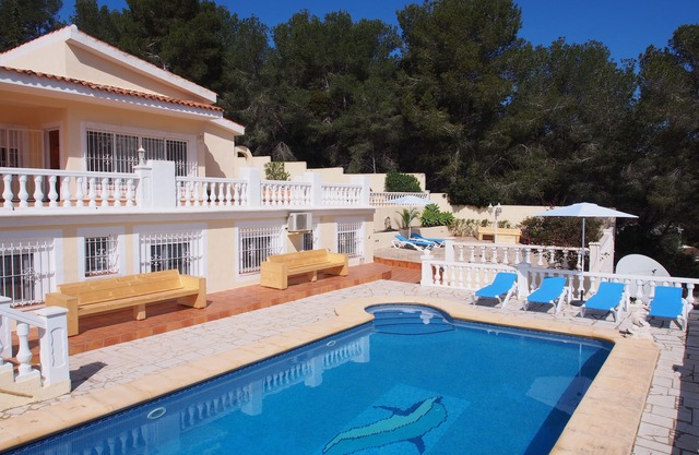 Villa Caterina: 5min walk sand beach Large Pool 5 Bedrms 2 Kitchens