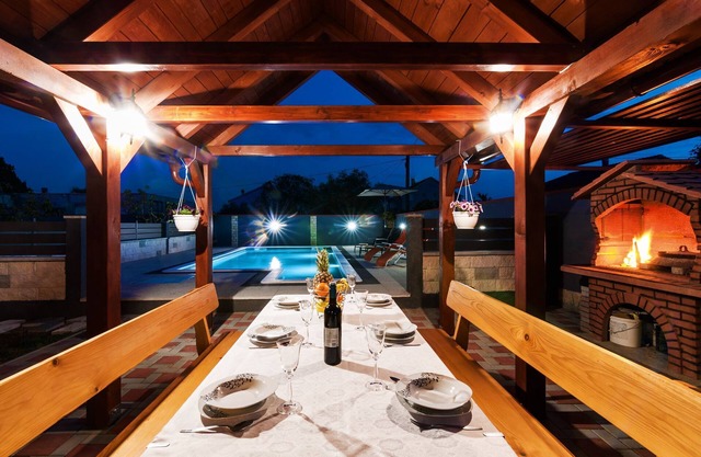 Villa Chervil, 3 bedrooms, private pool, barbecue, spacious garden, playground