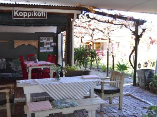 Villa ChoCoLatt Guest House and Porta Taverna Restaurant