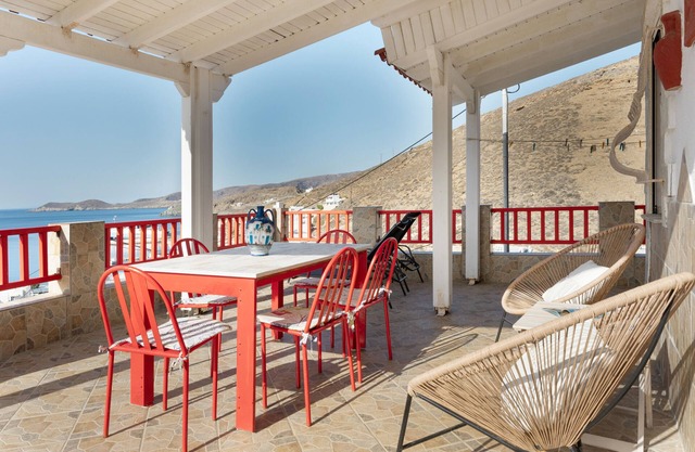 Villa 'Christina 2 Kythnos' with Sea View, Wi-Fi and Air Conditioning