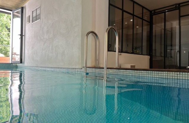 VILLA CITY CENTER HEATED INDOOR POOL