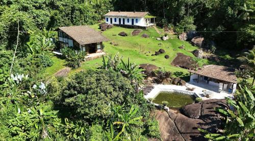 Villa com piscina, loft e 5 suítes - Praia do Léo