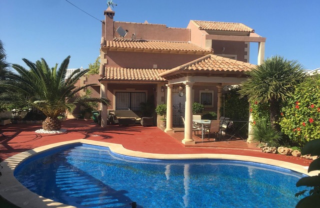 Villa con Piscina Propia Cerca del mar y Vistas a Laguna