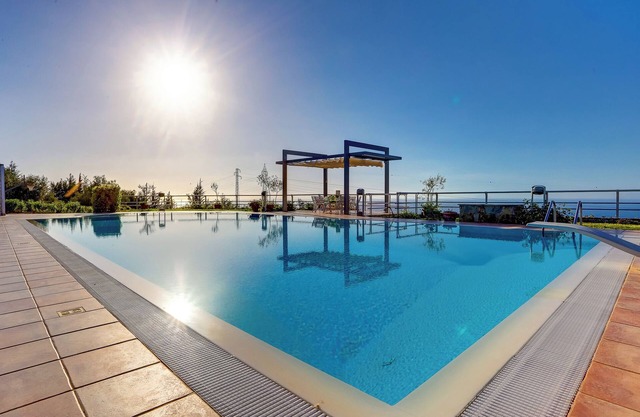 Villa Contura - A Private Oasis with Stunning Views, limited offer 20 % off !