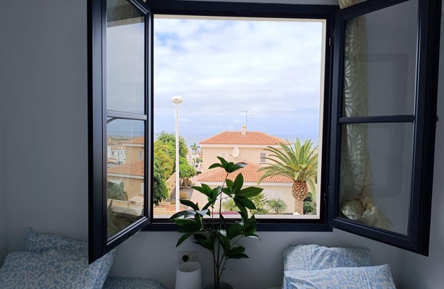 Villa-costaadeje-3br-balcony-wifi-parking