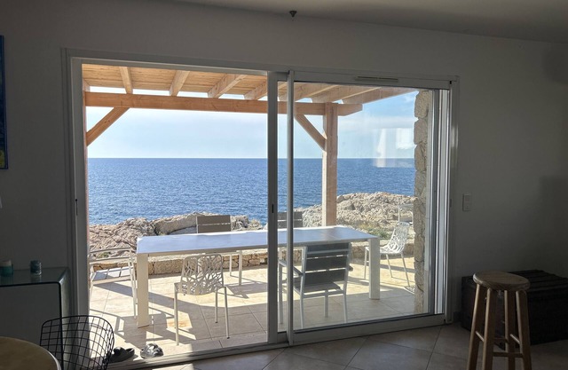 Villa 'Coucher De Soleil Sur Mer' with Sea View, Wi-Fi and Air Conditioning