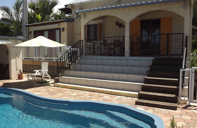 Villa Creole 5 F for 6/8 people with swimming pool and pool house