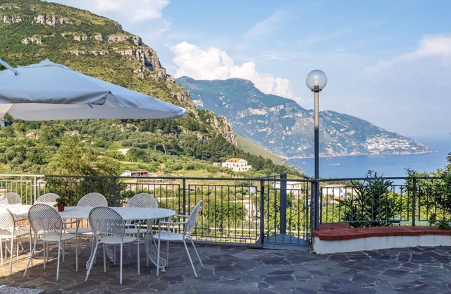 Villa Cristina with 3 bedrooms and free parking