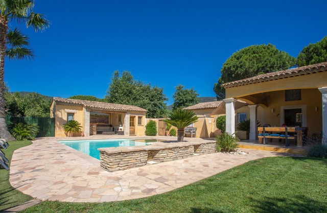 Villa 'D'Amour' with Private Terrace, Wi-Fi and Air Conditioning