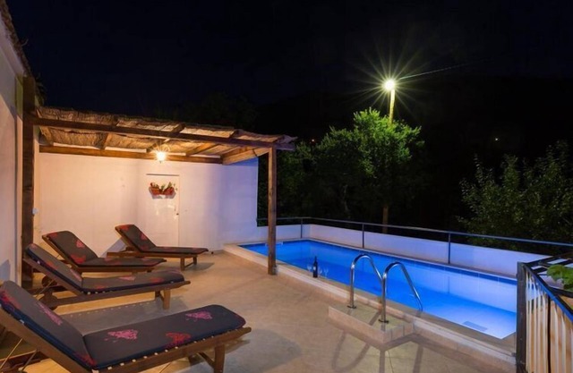 Villa Dalmatian Gem - Two-Bedroom Villa with Terrace and Swimming Pool