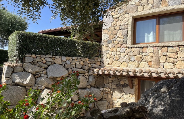 VILLA DANTE Wi-Fi -9 SLEEPS -Spacious garden