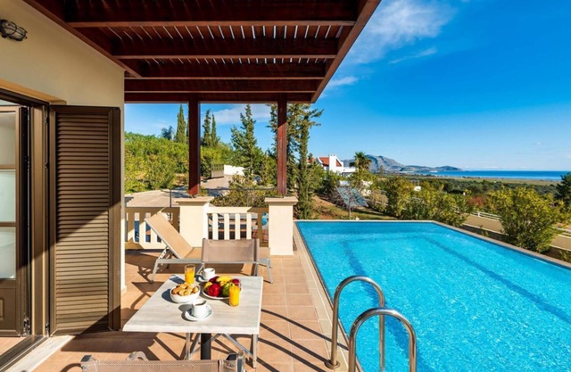 Villa Daphne - Two Bedroom Villa, Sleeps 6