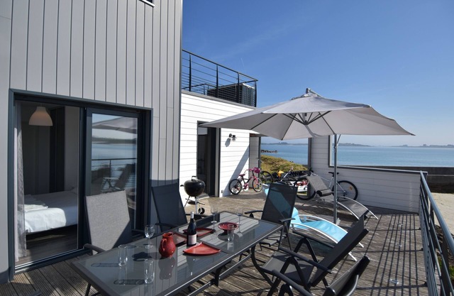 Villa de la Digue, 6 people, waterfront, SPA