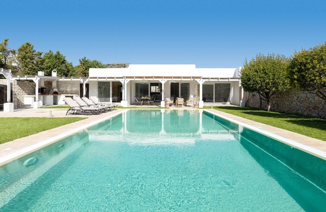 Villa de Style Grec de Luxe Avec Grande Piscine sur Lîle de Rhodes