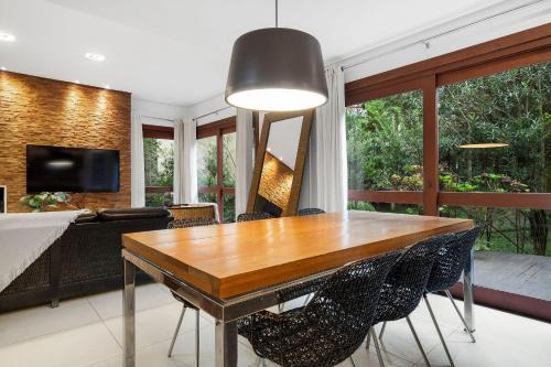 Villa Del Fiori com Piscina Aquec by Achei Gramado