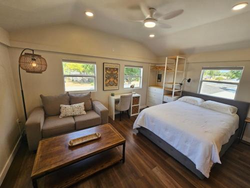 Villa del Sol St Pete The Loft