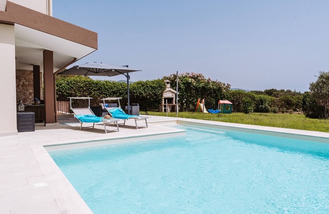 Villa 'Delle Viole' with Private Pool, Wi-Fi and Air Conditioning