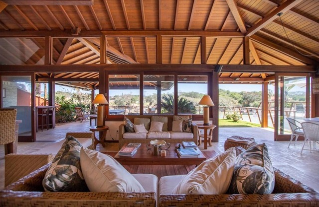 Villa Dera Búzios: Comfort and Luxury in 6 suites facing the Canal.