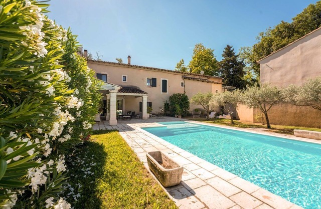 Villa Des Papes - Three Bedroom Villa, Sleeps 8