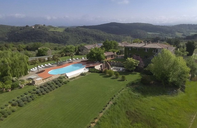 Villa Dipendenza, Historic Holding with wonderful swimming pool