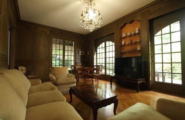 Villa du Parc - large character house close to the center