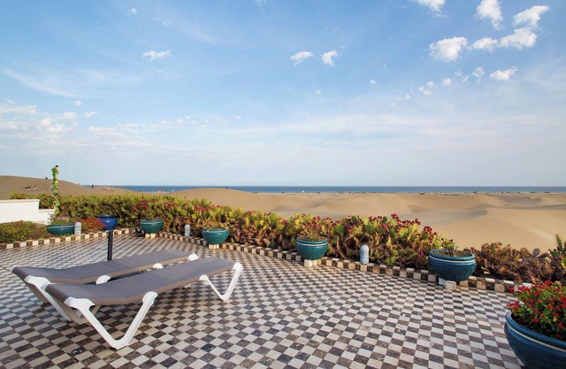 Villa ‘Dunas Maspalomas’ with DUNE and Sea views, Pool, Garden & Wi-Fi