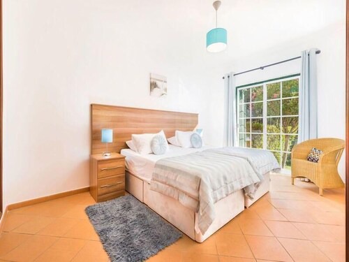 Villa Eirado is a delightful three bedroom villa located in the Varandas do Lago resort in the Algarve. Varandas do Lago lies between Vale do Lobo and Quinta do Lago.