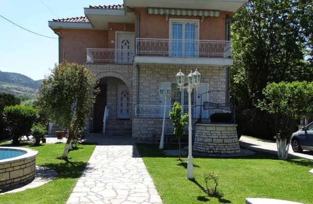 Villa Elena, a spacious house for families or groups in EPIRUS