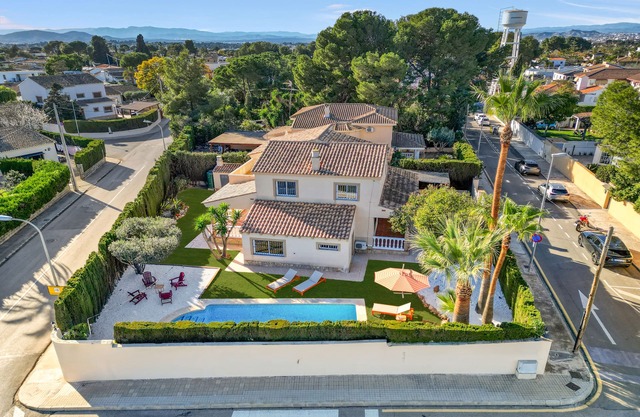 Villa Elia : Cinema : Gym : KidsRoom : Pool & BBQ