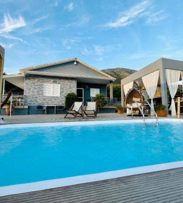 VILLA ELLI