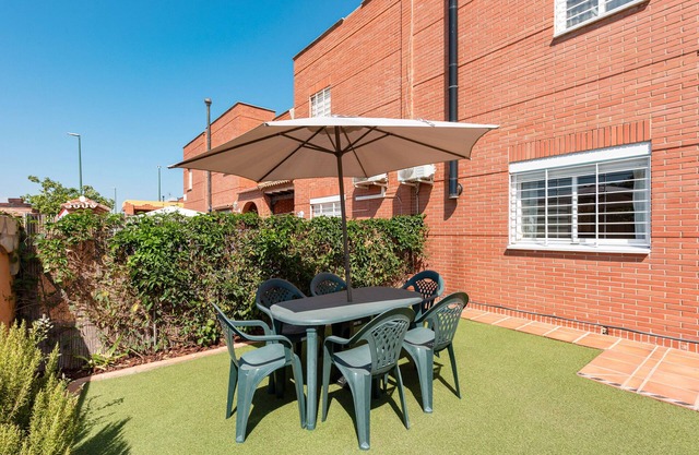 Villa 'Emma' with Private Garden, Wi-Fi and Air Conditioning