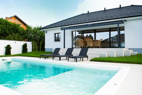 Villa EN