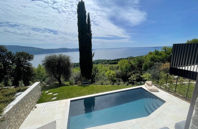 Villa 'Engardina' with Lake View, Wi-Fi and Air Conditioning