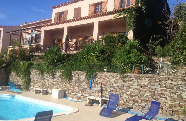 Villa ensoleillée avec piscine et climatisation et wifi fibre