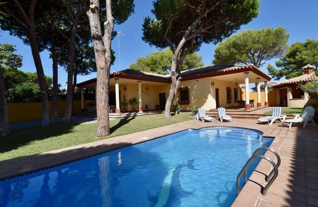 Villa with wonderful garden, big BBQ area and pool