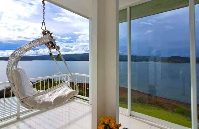 Villa Eternity 3-Bed Villa with Lake Access!