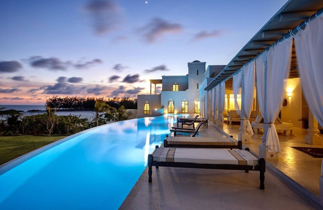 VILLA FAHARI - Nine Bedroom Villa, Sleeps 18