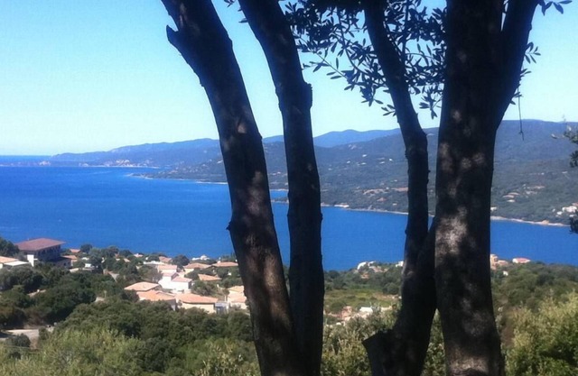 villa-floor Propriano, 2/4 pers, 2km beach 180 ° view of sea and mountains