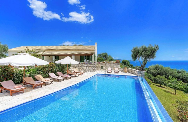 Villa Fonesei - Private Infinity Pool with Uninterrupted Sea Views From Hillside