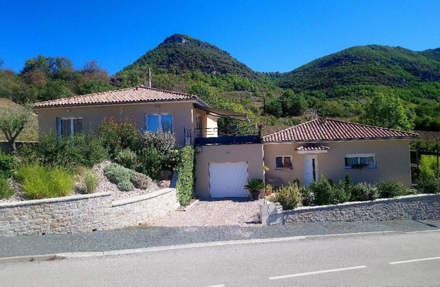 VILLA LARZAC - Villa for rent near Millau
