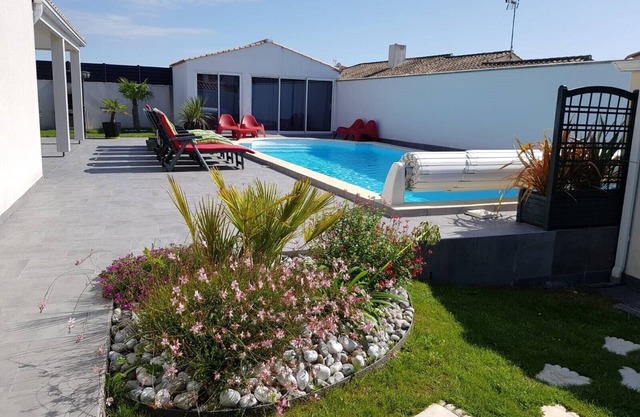 Villa "Le Paradis Bleu" Heated pool and beach 250 m'away
