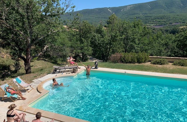 Villa with pool, summer kitchen and superb views, in the heart of the Luberon.