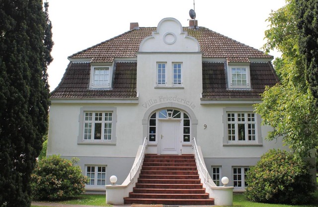 Villa Friedericia, apartment 2-raised ground floor on the right - living in a villa