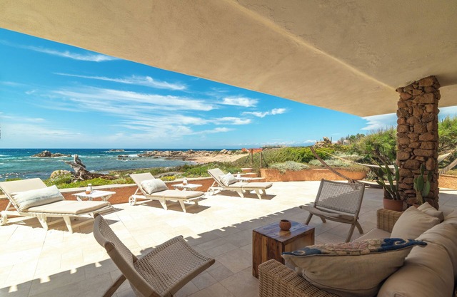 Villa 'Gabbiani' with Sea View, Wi-Fi and Air Conditioning