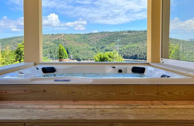 Villa Geres Emblematico I - Piscina Aquecida e Jacuzzi