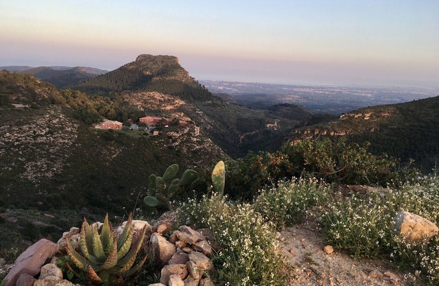 VILLA GLADYS. SIERRA CALDERONA VIEWPOINT
